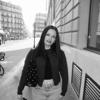 Babysitter Vaux-sur-Seine: Dounia