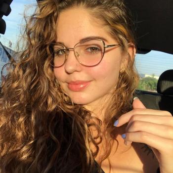 Babysitter in Ubatuba: Julia