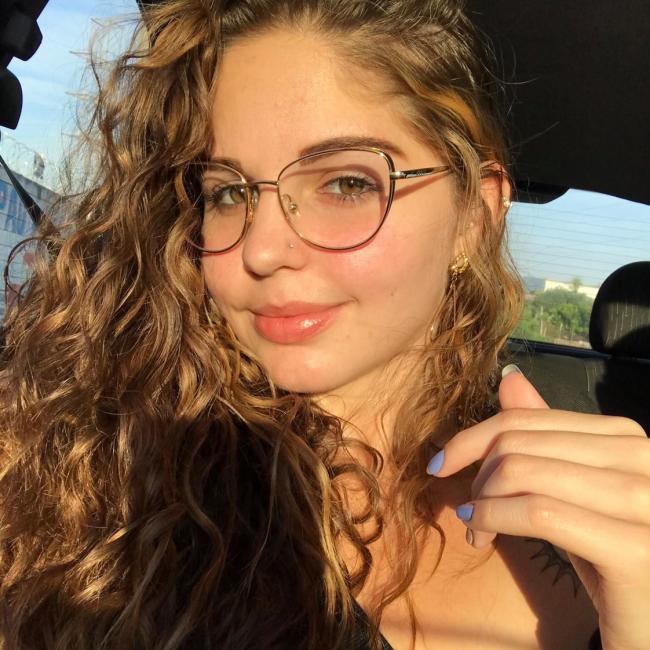 Babysitter in Ubatuba: Julia