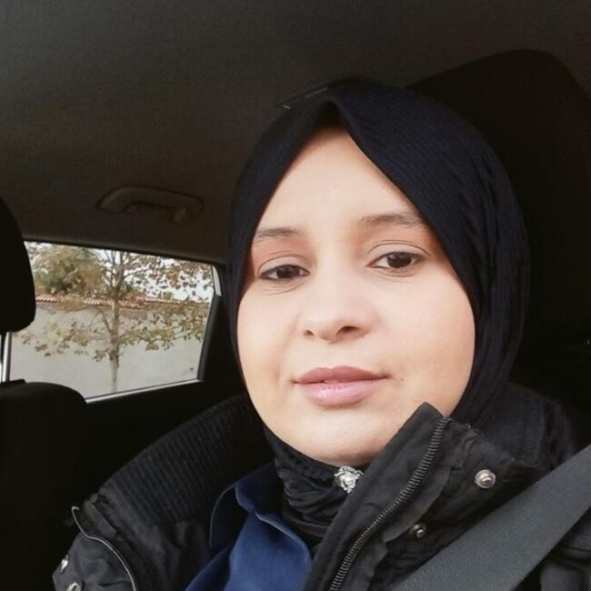 مربية أطفال في رباط: Hasnae