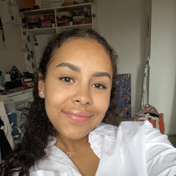 Babysitter in Morangis: Emmy