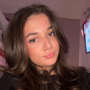 Babysitter in Luton: A