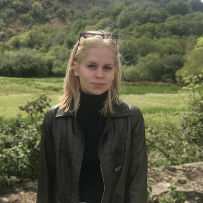 Babysitter in London: Laura