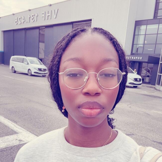 Babysitter in Paris: VICTORIA