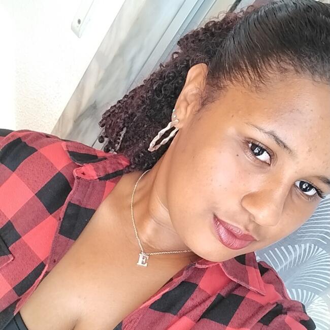 Babysitter em Sintra: Eliana