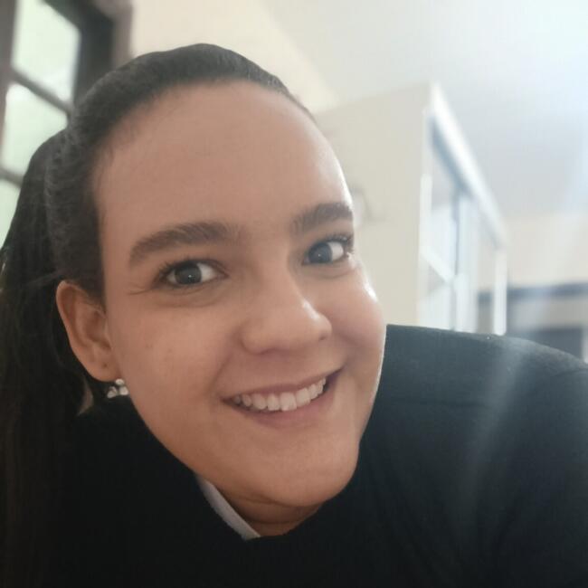 Babysitter in Curitiba: Emanuela