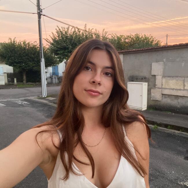 Babysitter in Gensac-la-Pallue: Camille