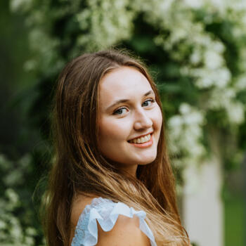 Babysitter in Kalamazoo: Anna