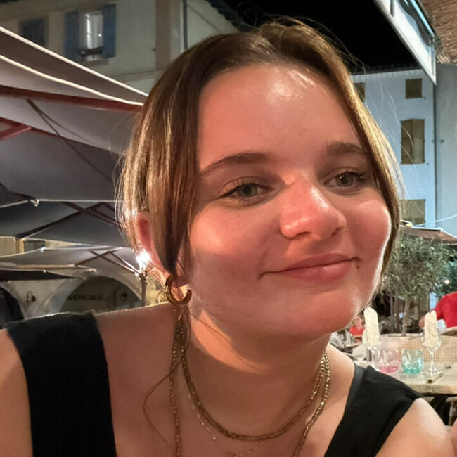 Babysitter in Clermont-Ferrand: Maud