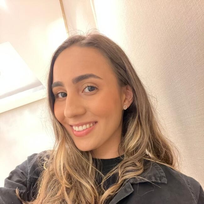 Babysitter in Pradópolis: Giovana