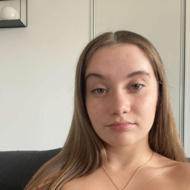 Babysitter in La Mézière: Léane