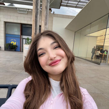 Babysitter in Marseille: Rania