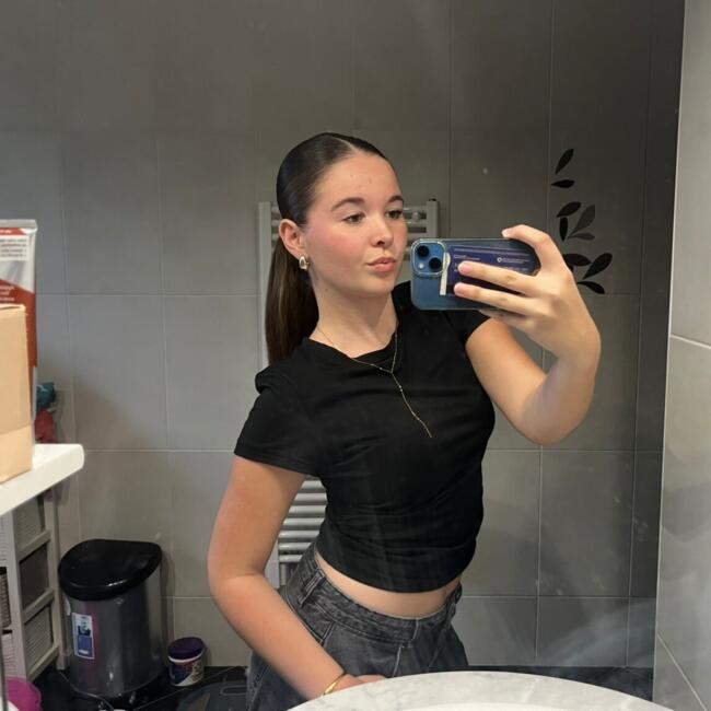 Babysitter in Neuvy-en-Mauges: Lilou