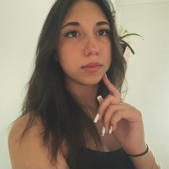 Babysitter in Clichy-sous-Bois: Laura