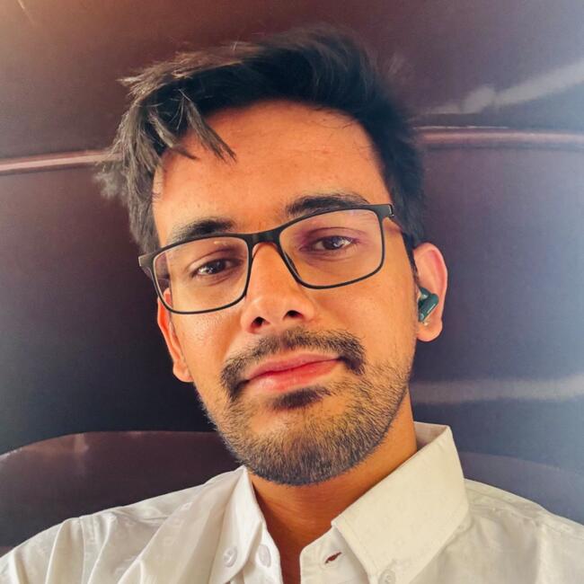 बम्बई में बेबीसिटर: Rakshit