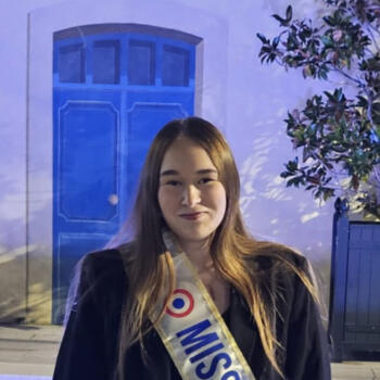 Babysitter Suresnes: Celena