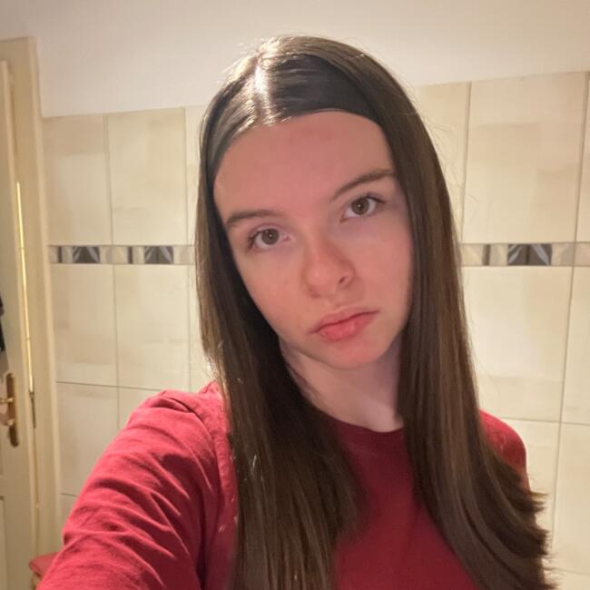 Babysitter in Darnieulles: Louise