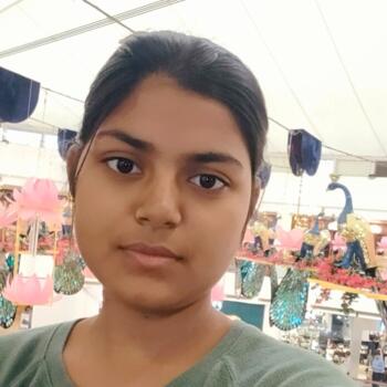 दिल्ली में बेबीसिटर: Shivani