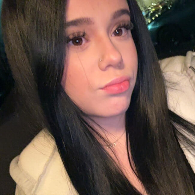 Babysitter in Saint-Pierre-du-Mont: Camille