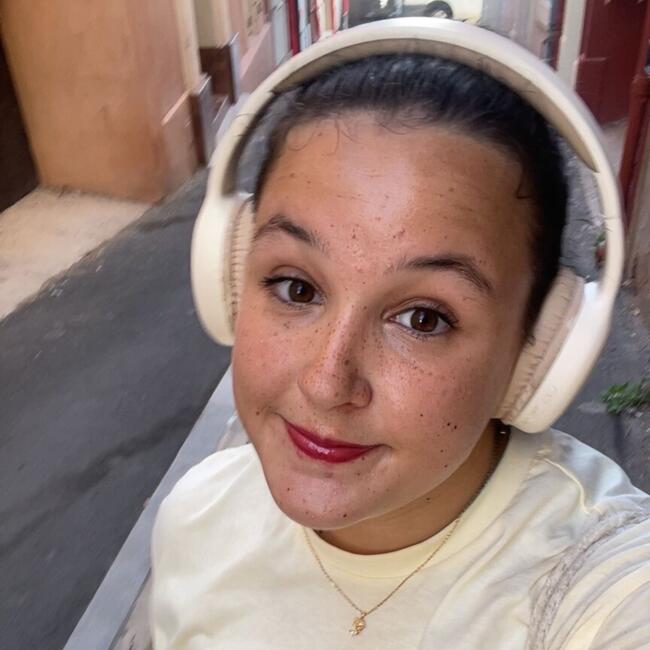 Babysitter in Balaruc-les-Bains: Brinelya