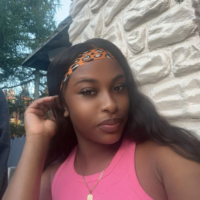 Baby-sitter in Ajax: Anika