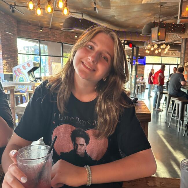 Babysitter in Ridgefield (Connecticut): Dina