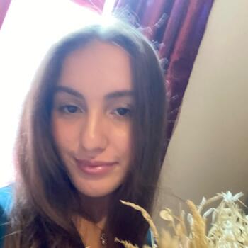 Babysitter in Molenbeek-Saint-Jean/Sint-Jans-Molenbeek: Yasmine