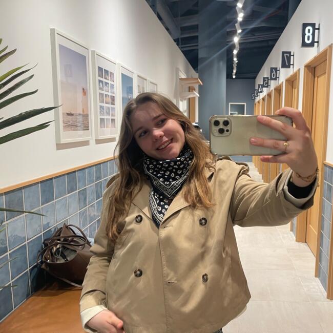 Babysitter in Loos: Elise