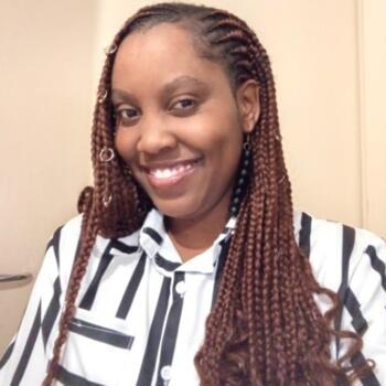 مربية أطفال دبي: Aquillar Queen