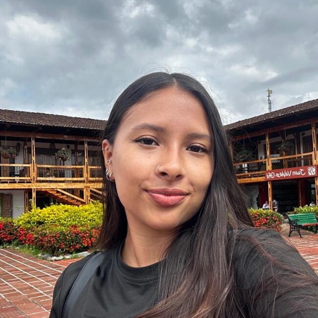 Niñera en Armenia: Laura