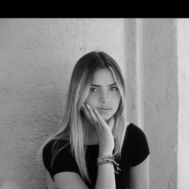 Babysitter in Hyères: Sélène