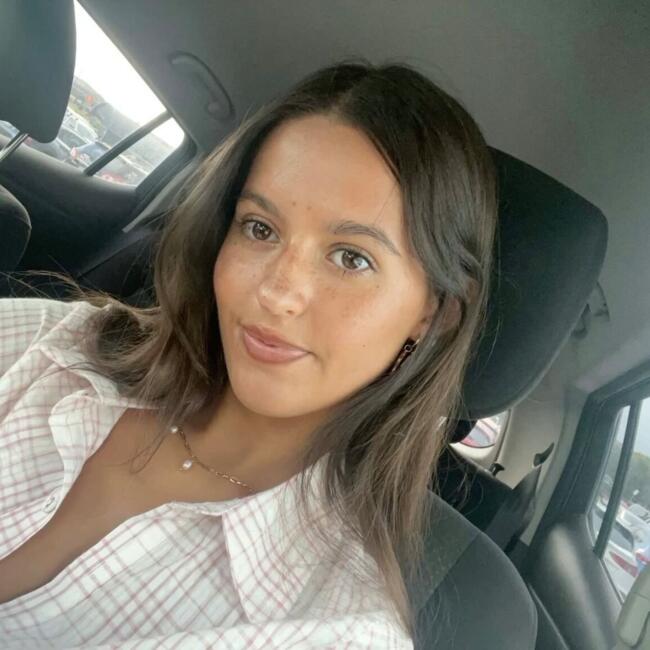 Babysitter in La Chapelle-sur-Loire: Showna