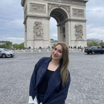 Babysitter in Saint-Étienne-du-Rouvray: Assia