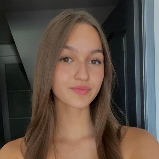 Babysitter in Sainte-Geneviève-des-Bois: Eva