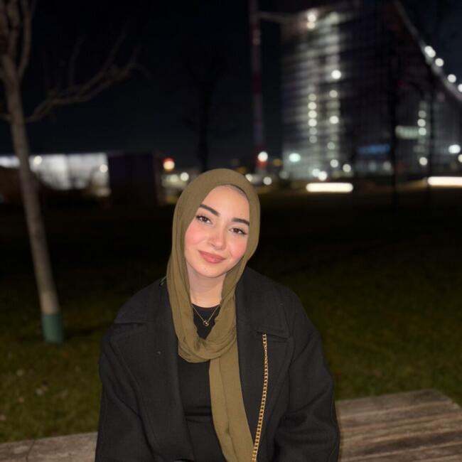 Babysitter in Milan: Tasnem