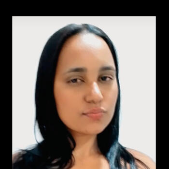 Babysitter Brasília: Raiane