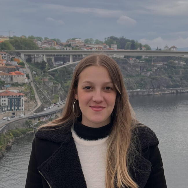 Babysitter em Porto: Estefania belen