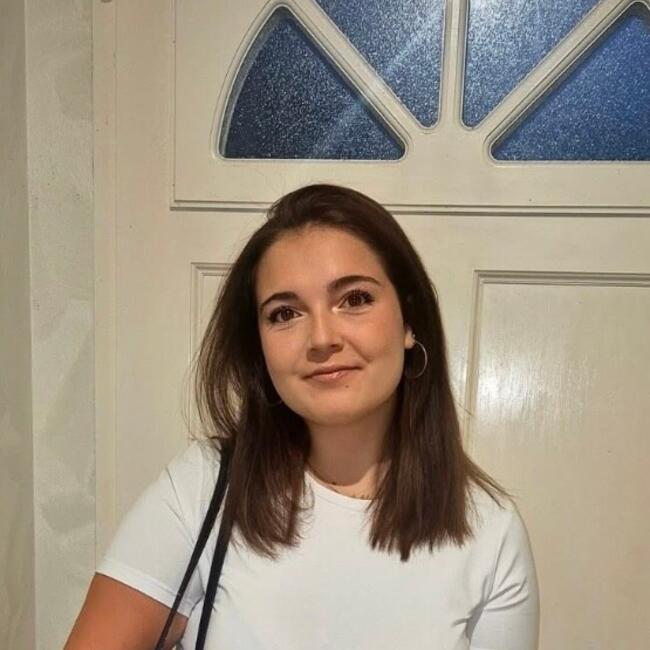 Babysitter in Cavignac: Ashley