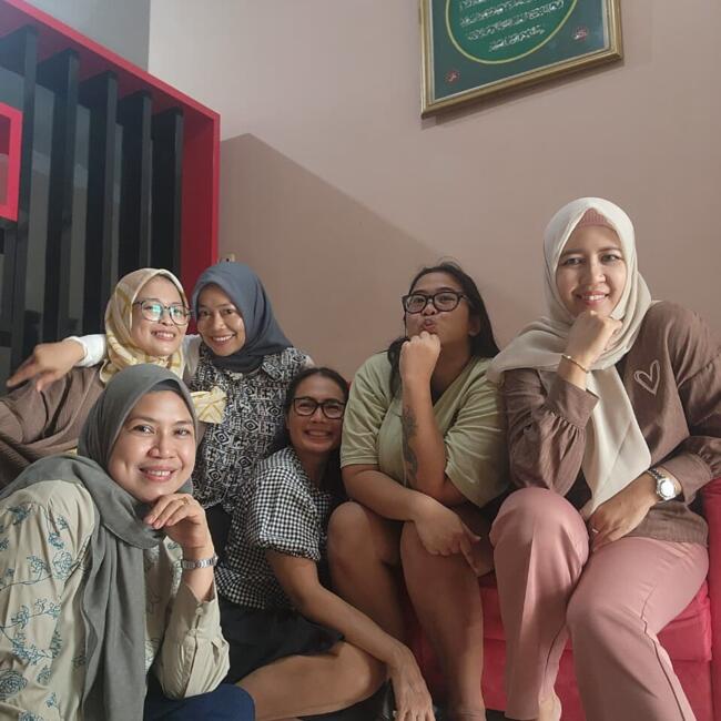 Babysitting job in Surabaya: Santi