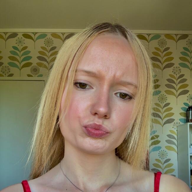 Babysitter in Saint-Valery-en-Caux: Lucie