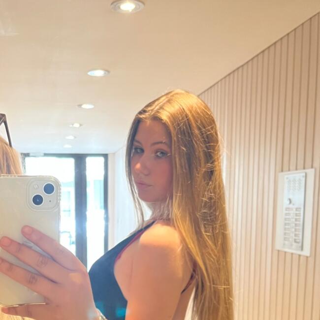 Babysitter in Paris: Elisa