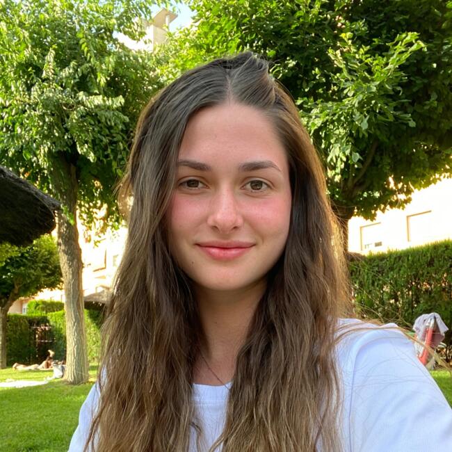 Babysitter in Seville: Alma