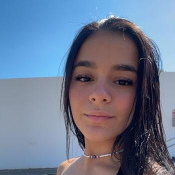 Babysitter in Vila Franca de Xira: Nicole