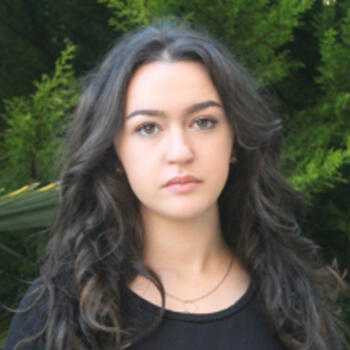 Baby-sitter in Villenave-d'Ornon: Julie-Joy