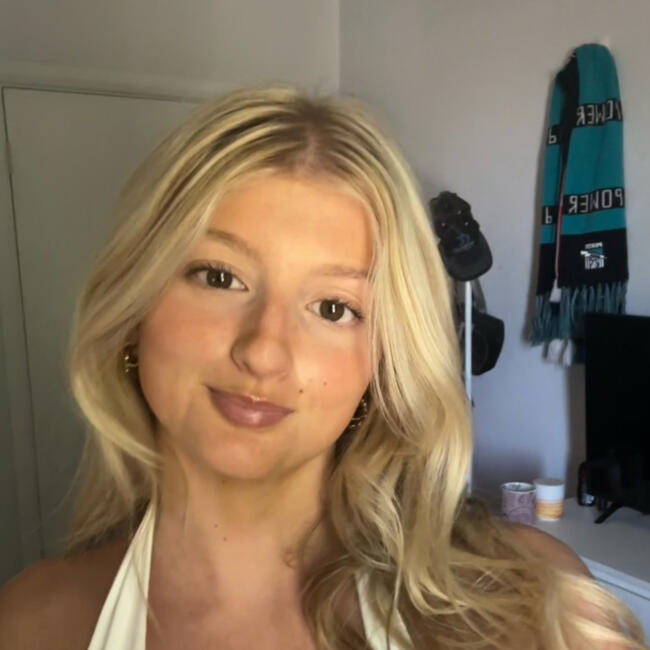 Babysitter in Adelaide: Taylor