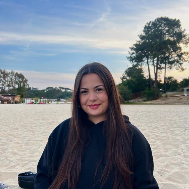 Babysitter in Artigues-près-Bordeaux: Léa