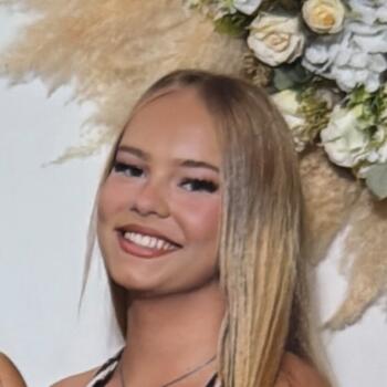 Babysitter in Éloise: Tara