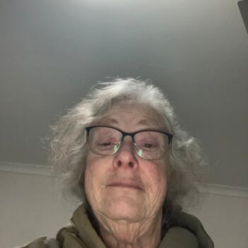 Babysitter in Albury: Fay