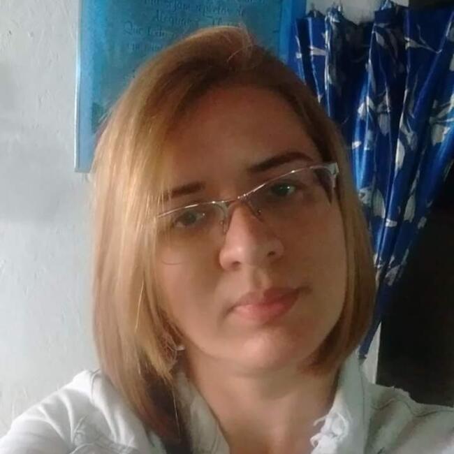 Babysitter in Caeté: Daniela