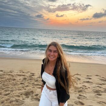 Babysitter in Créteil: Alexandra.